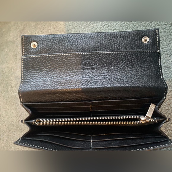 Tod’s Pebbled Calfskin Leather Long Wallet - Picture 2 of 7